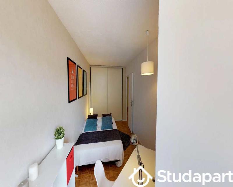 Chambre - 70 m² - 1 pièce