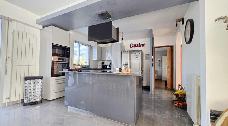 Maison - 185 m² - 8 pièces