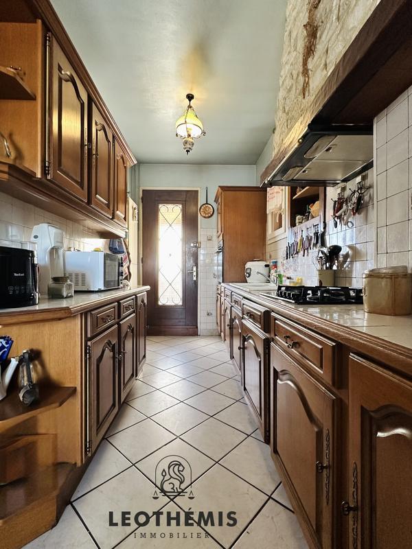 Maison traditionnelle - 185 m² - 9 pièces