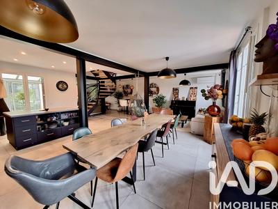 Maison - 202 m² - 8 pièces