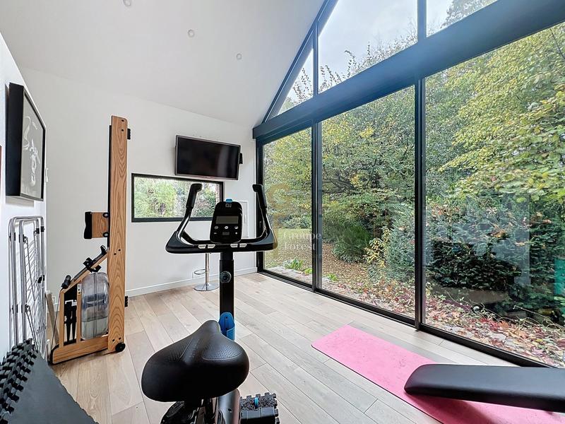 Maison - 245 m² - 9 pièces