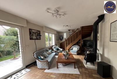 Maison traditionnelle - 187 m² - 8 pièces