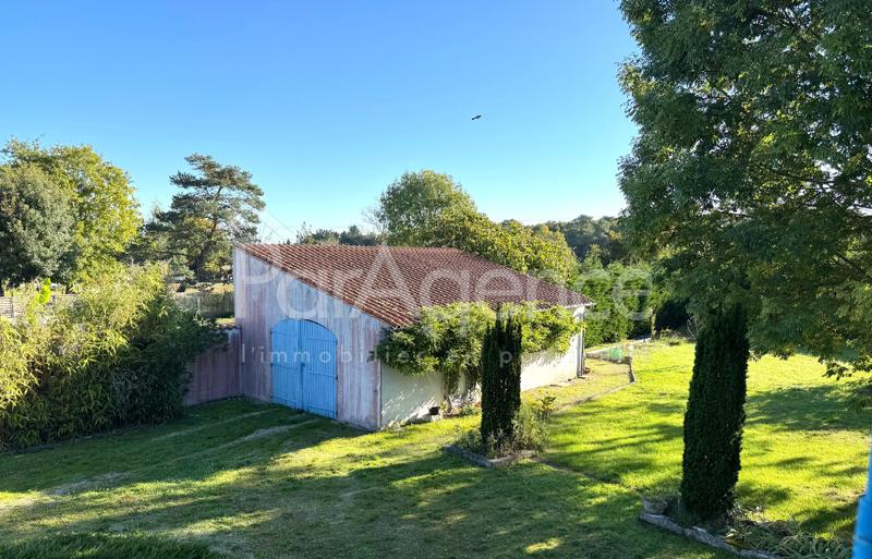 Maison - 241 m² - 8 pièces