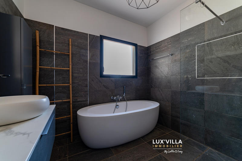 Villa - 290 m² - 12 pièces