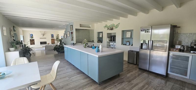 Maison - 220 m² - 5 pièces