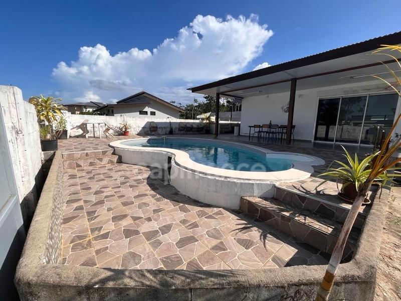 Maison - 102 m² - 4 pièces