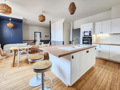 Maison - 271 m² - 12 pièces