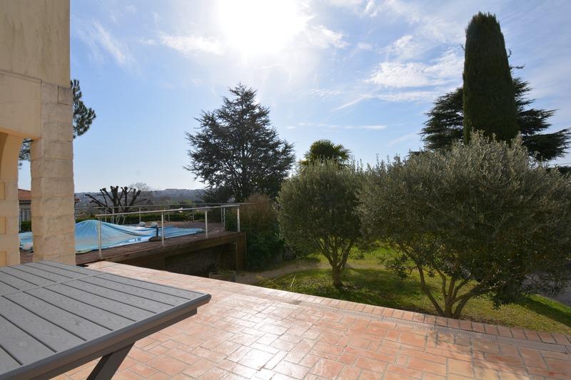 Maison - 229 m² - 8 pièces