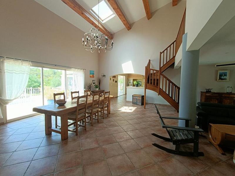 Maison - 205 m² - 6 pièces