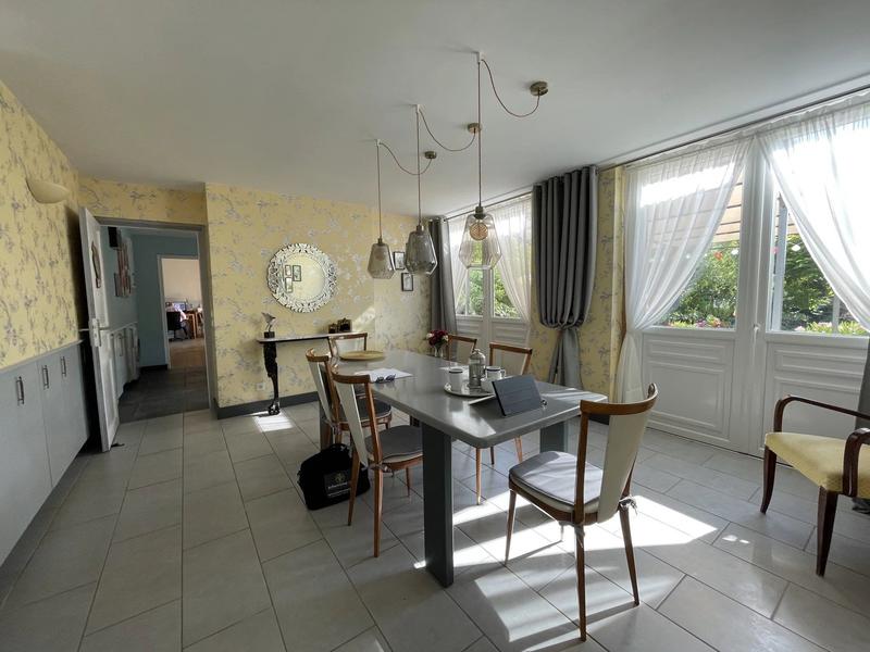 Maison - 201 m² - 9 pièces