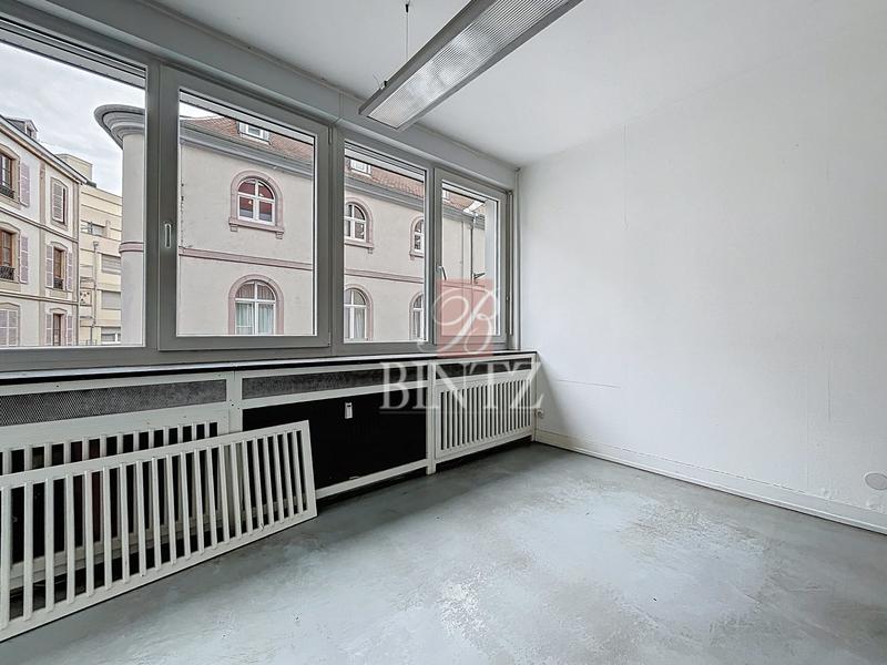 Bureau - 110 m² - 5 pièces