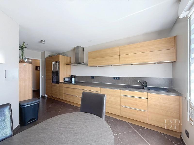 Appartement - 90 m² - 4 pièces