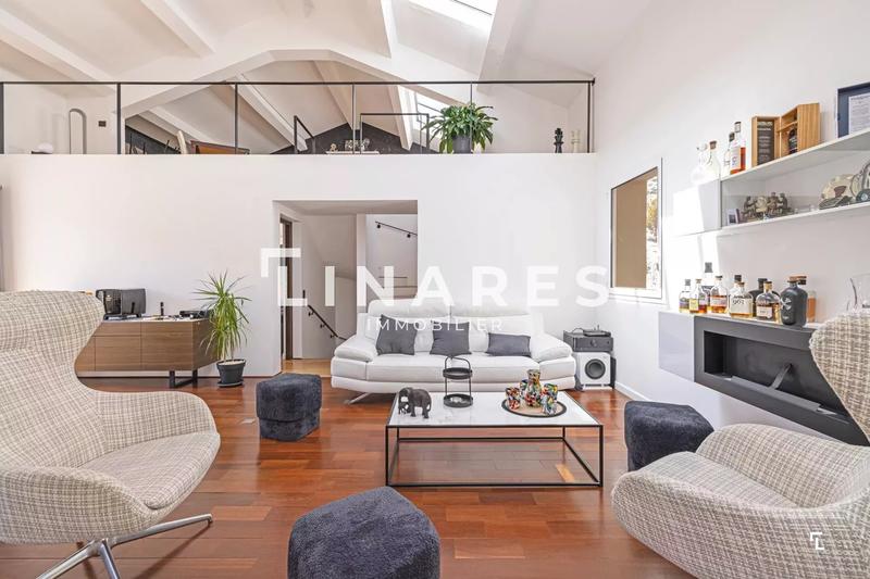 Maison - 239 m² - 6 pièces