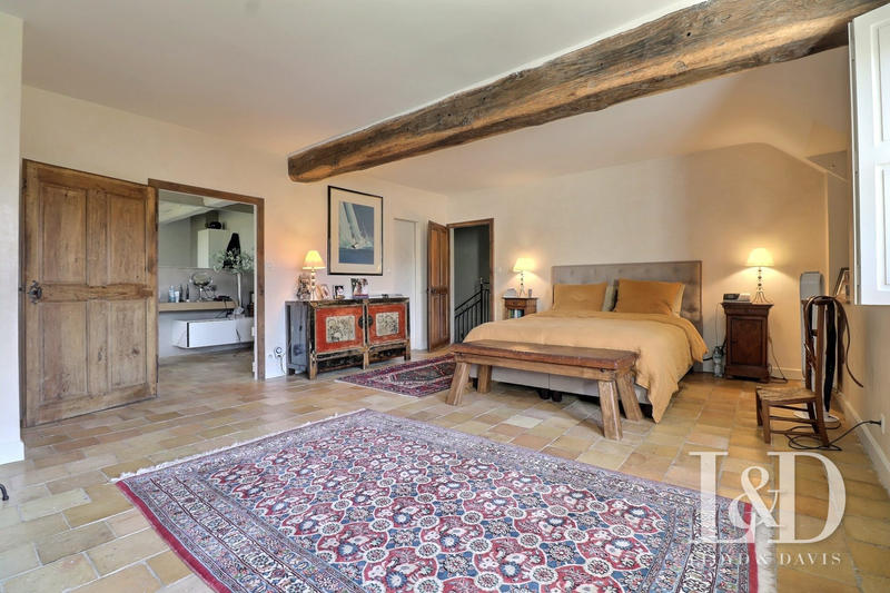 Maison - 303 m² - 10 pièces