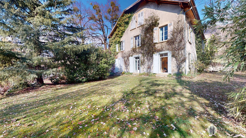 Maison - 290 m² - 13 pièces