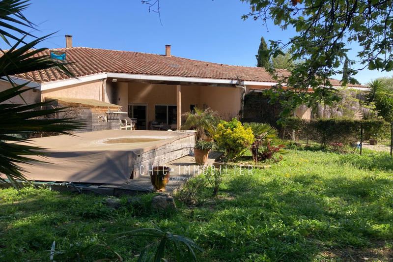 Propriété - 360 m² - 9 pièces