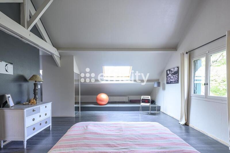 Maison - 200 m² - 9 pièces