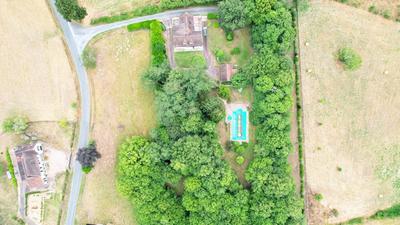 Maison - 250 m² - 7 pièces