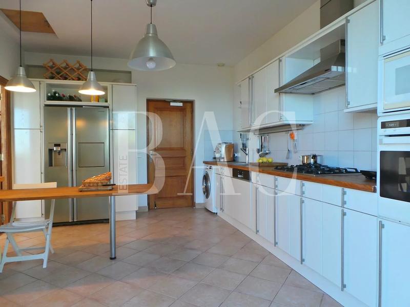 Villa - 330 m² - 8 pièces