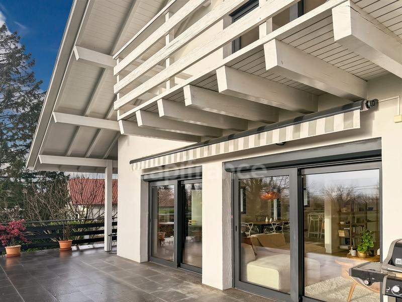 Maison - 200 m² - 7 pièces