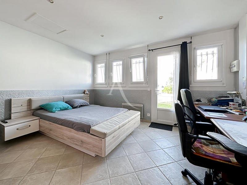 Maison - 223 m² - 7 pièces