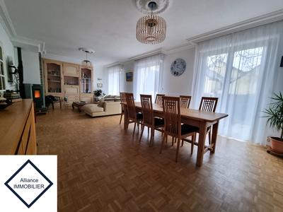 Maison - 196 m² - 7 pièces