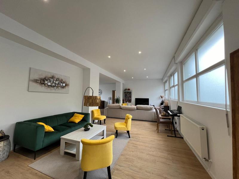 Loft - 173 m² - 8 pièces