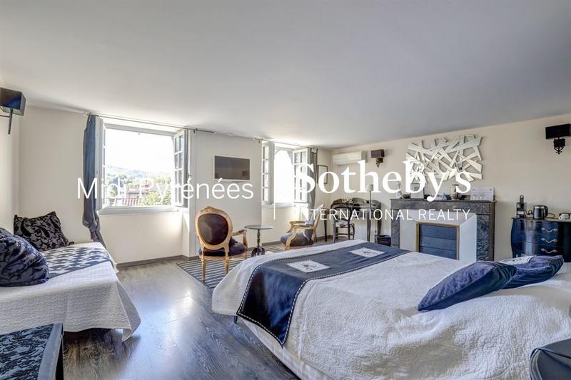 Maison - 620 m² - 15 pièces