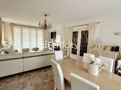 Pavillon - 179 m² - 9 pièces