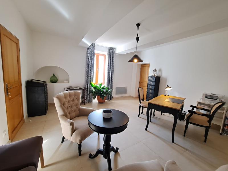 Maison - 375 m² - 10 pièces