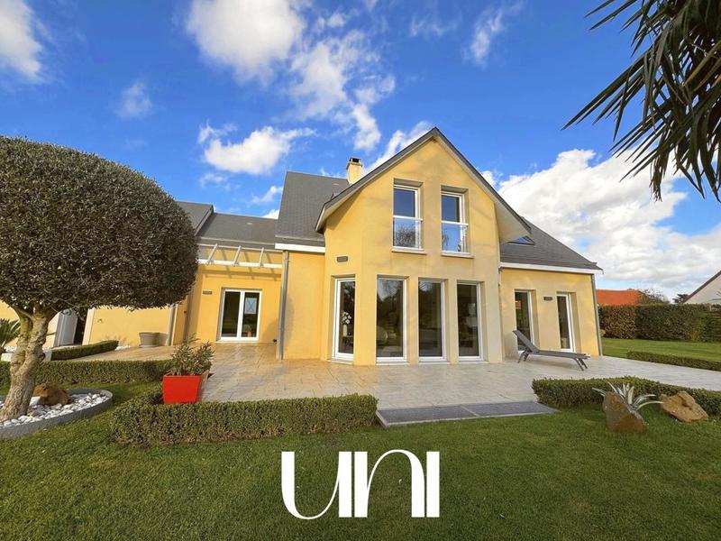 Maison - 220 m² - 6 pièces