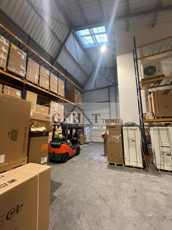 Entrepôt - 1 324 m²