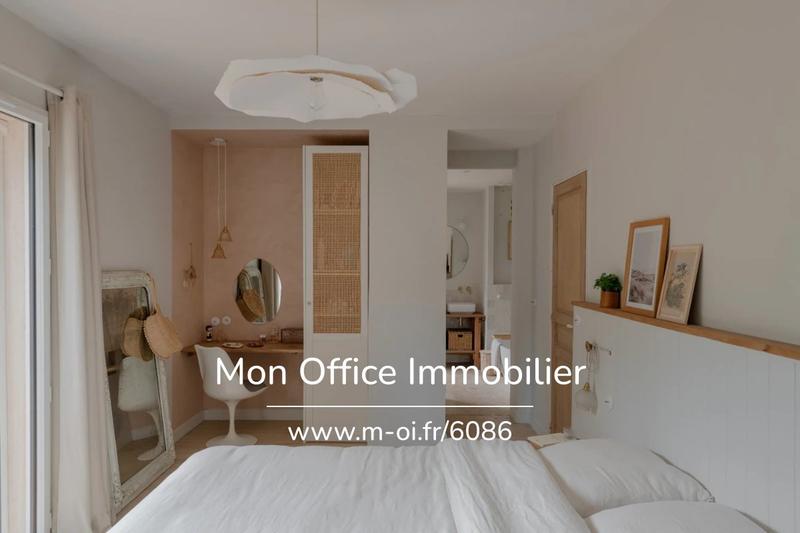 Maison - 230 m² - 8 pièces