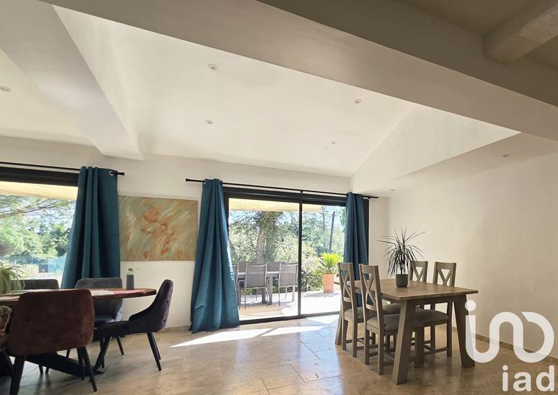 Maison - 240 m² - 8 pièces