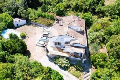 Villa - 208 m² - 9 pièces