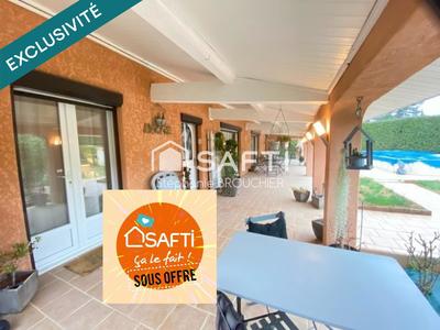 Maison - 122 m² - 8 pièces