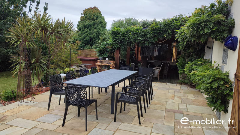 Maison - 185 m² - 8 pièces