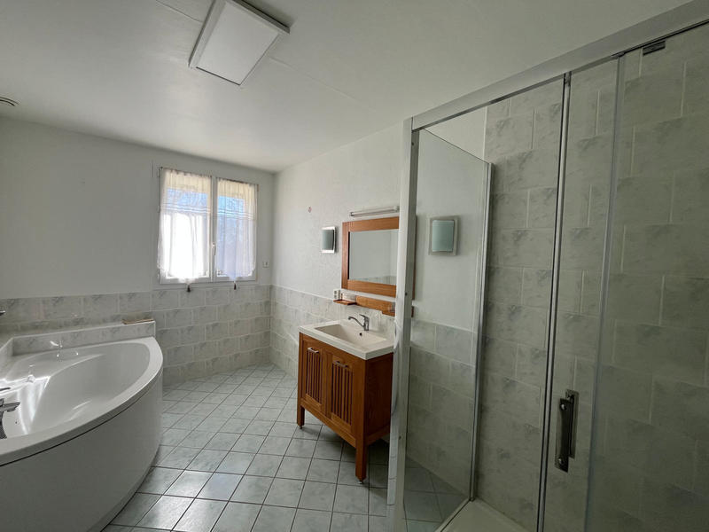 Maison - 185 m² - 8 pièces