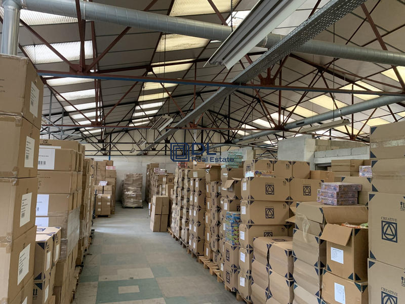 Entrepôt - 1 220 m²