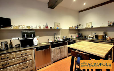 Maison - 240 m² - 9 pièces