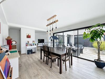 Maison contemporaine - 151 m² - 7 pièces