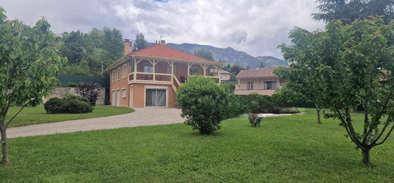 Villa - 163 m² - 10 pièces