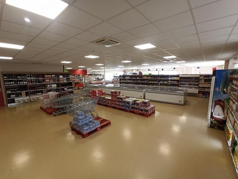 Local commercial - 440 m²