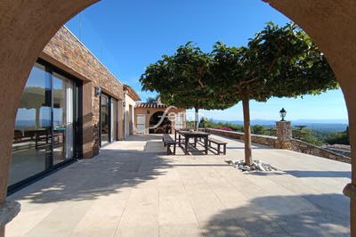 Maison - 262 m² - 6 pièces