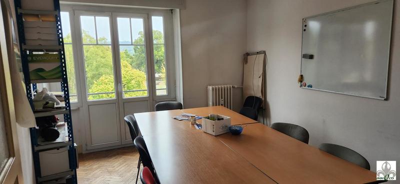 Local d'activité / Entrepôt - 129 m² - 7 pièces