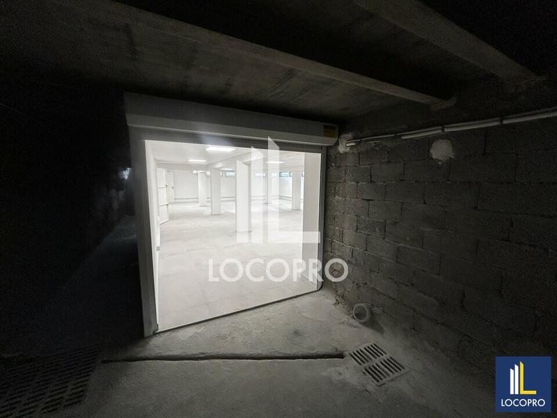 Local d'activité / Entrepôt - 210 m²