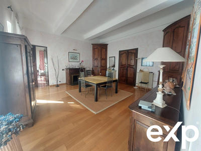 Maison traditionnelle - 341 m² - 12 pièces