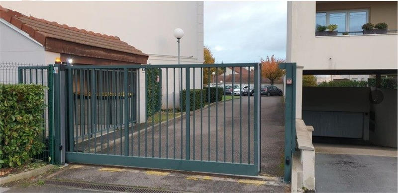 Parking / Garage - 10 m²