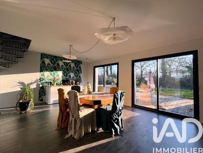 Maison - 211 m² - 5 pièces