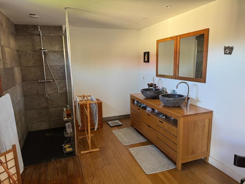 Maison - 200 m² - 7 pièces